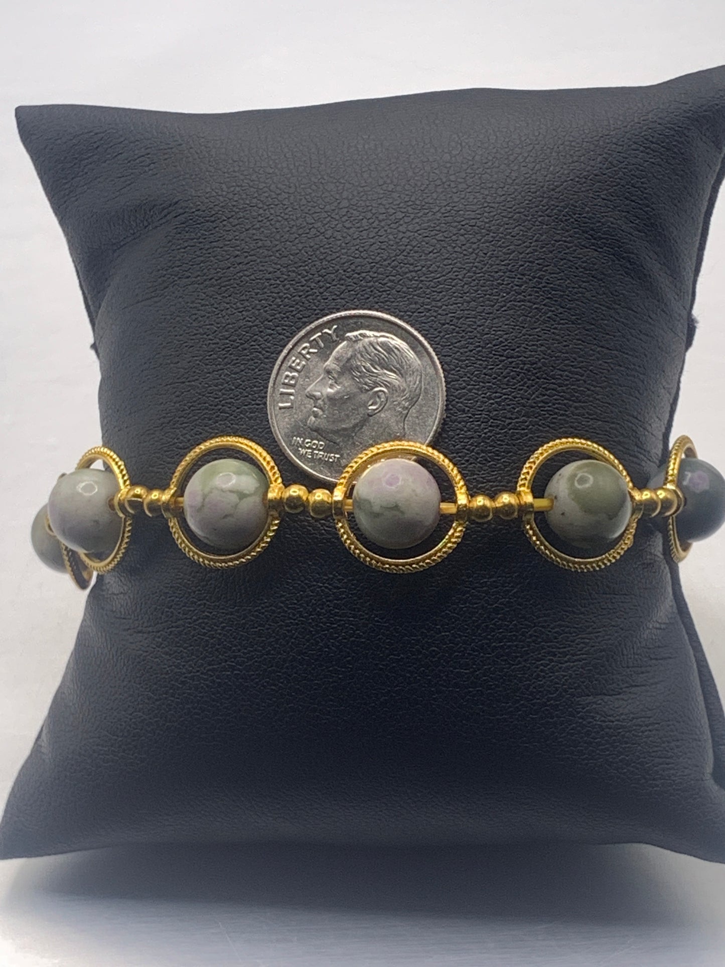Lucky jade semi precious stone/crystal elastic beaded bracelet with gold colored rings