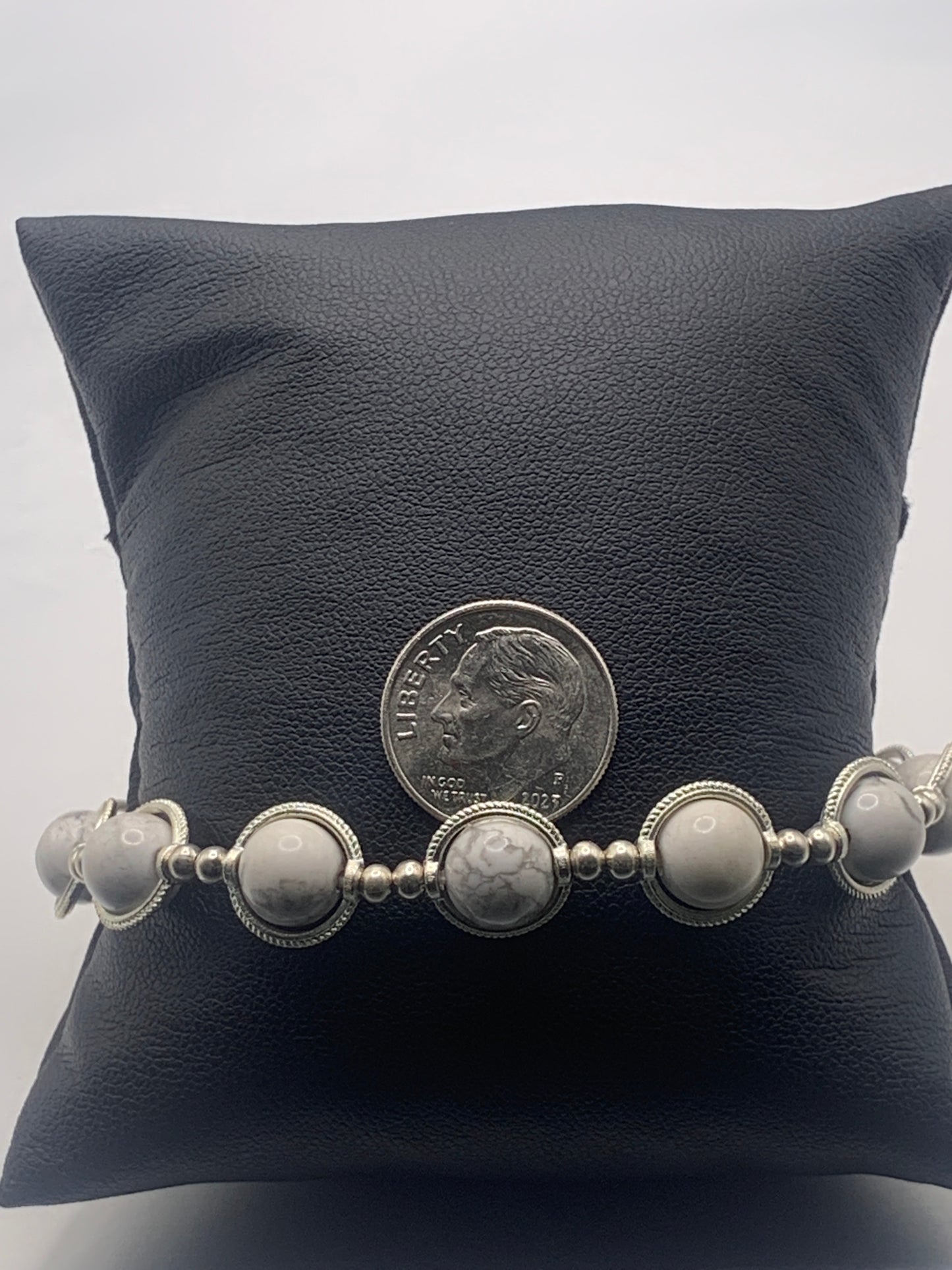 Howlite semi precious stone/crystal elastic beaded bracelet with silver colored rings